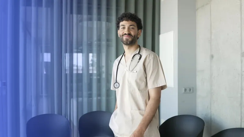 Dr. med. David